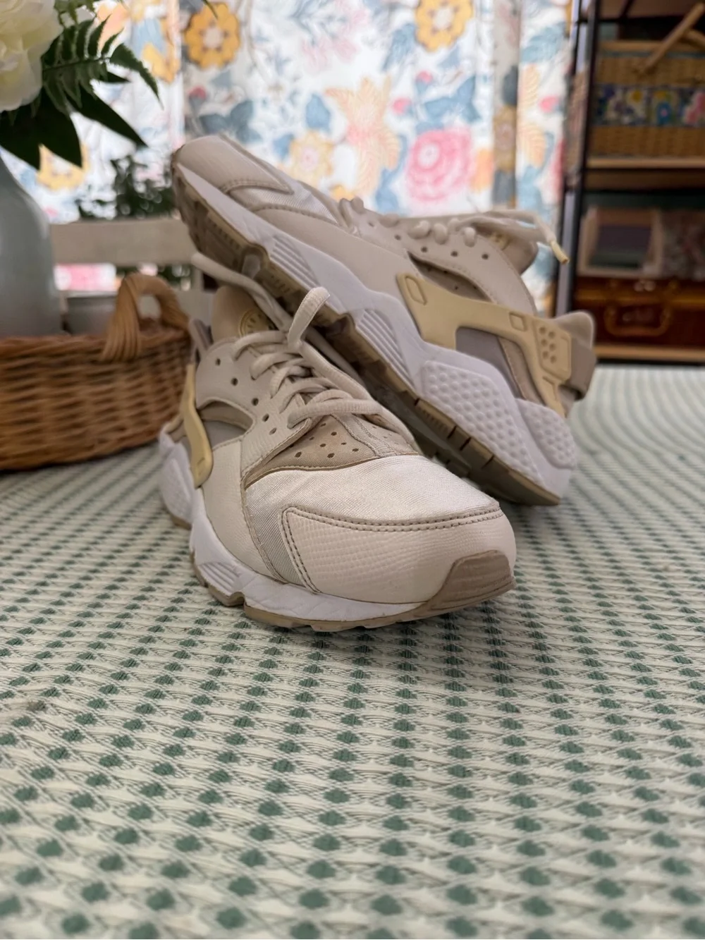 Nike Women's Air Huarache Sneakers Size 7 Beige Gold